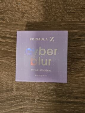 Formula Z Cyber Blur Soft Focus Setting Powder - Lavender Packaging